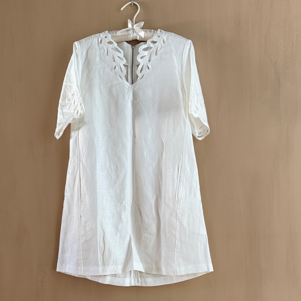 Elegant White Lace Trimmed Women's Top